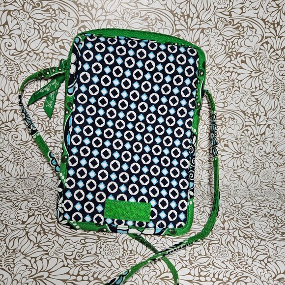 Vera Bradley~Cupcakes Green~Mini Hipster Crossbody - Picture 4 of 8